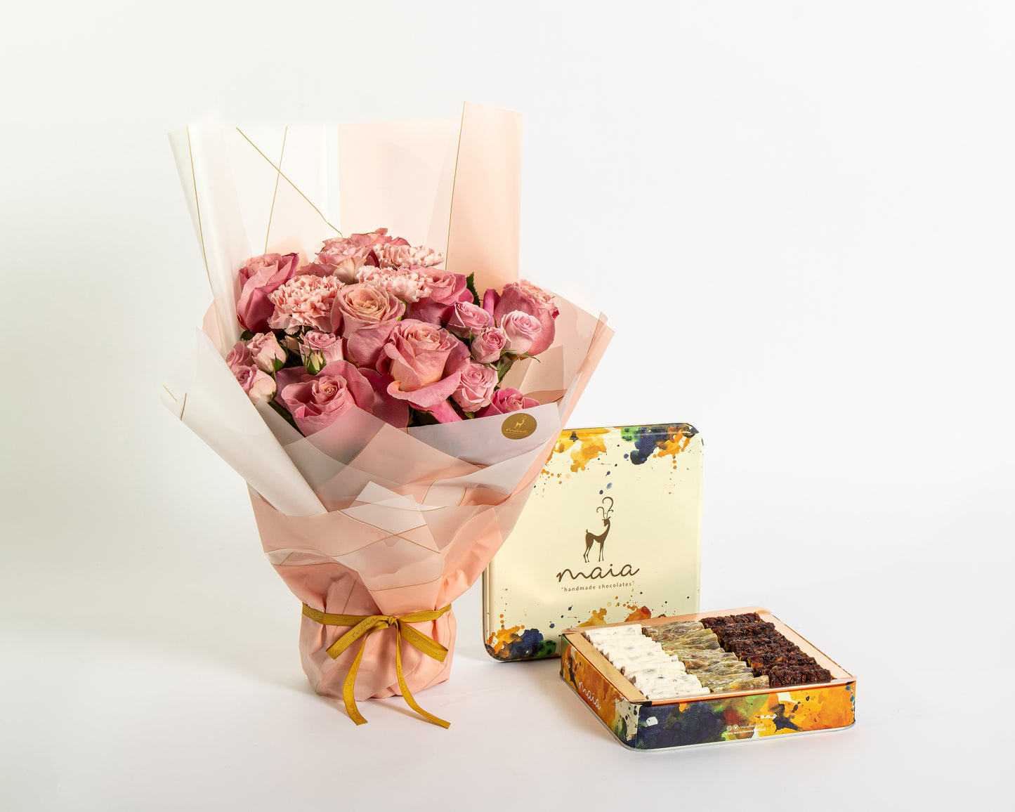 Elegant 12 Roses Gift Set