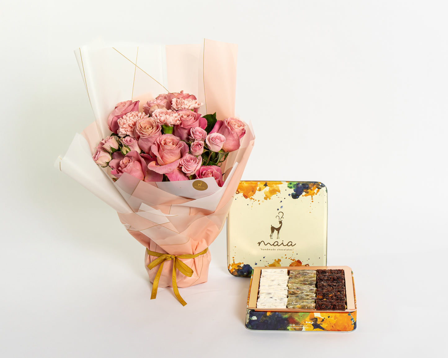 Elegant 12 Roses Gift Set