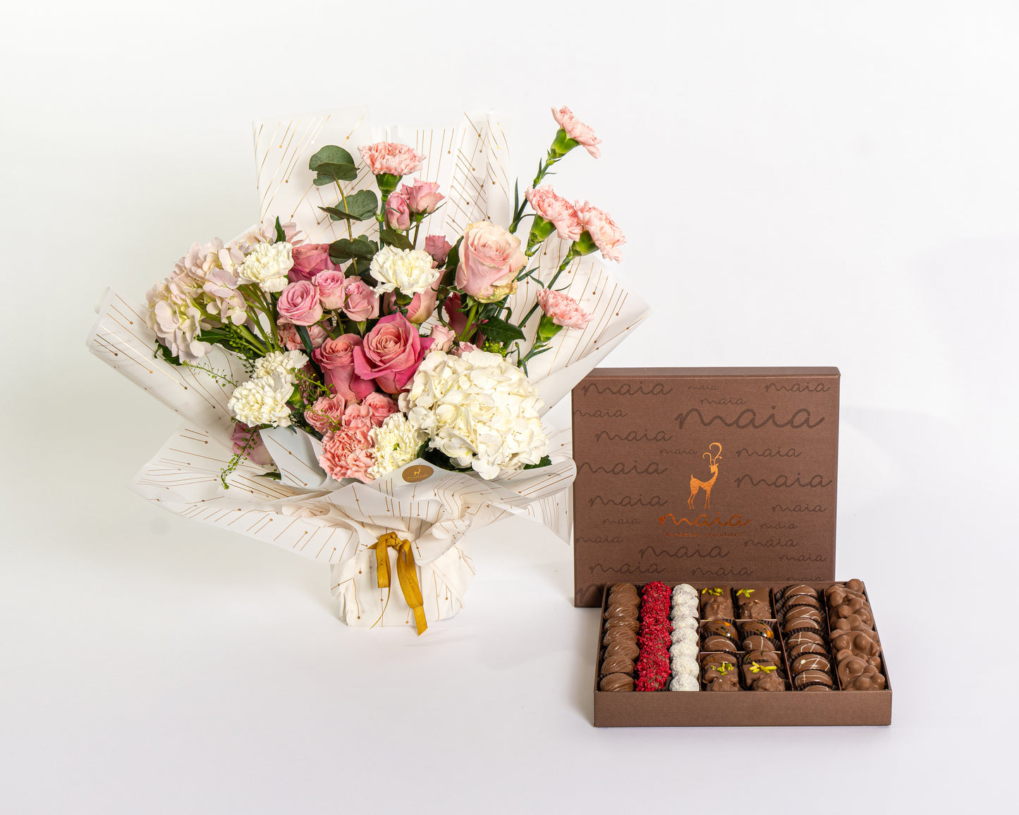 Hydrangea & Mixed Roses Gift Box