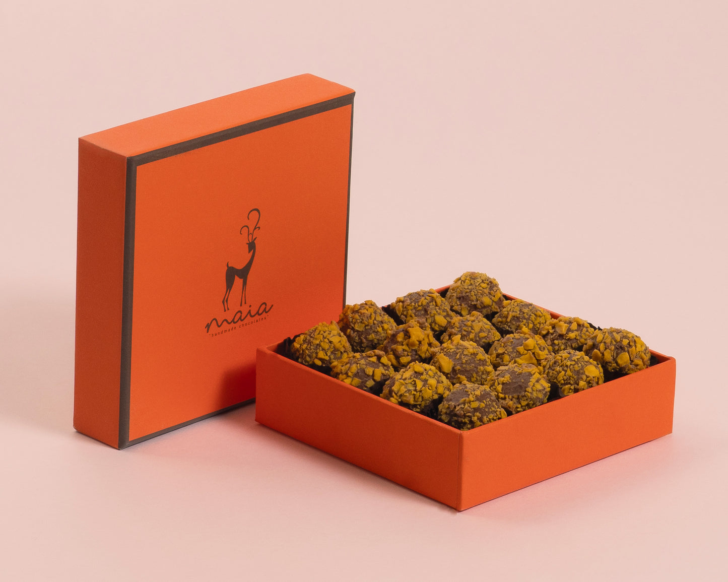 علبة صغيرة من حلوى المانجو البرتقالية