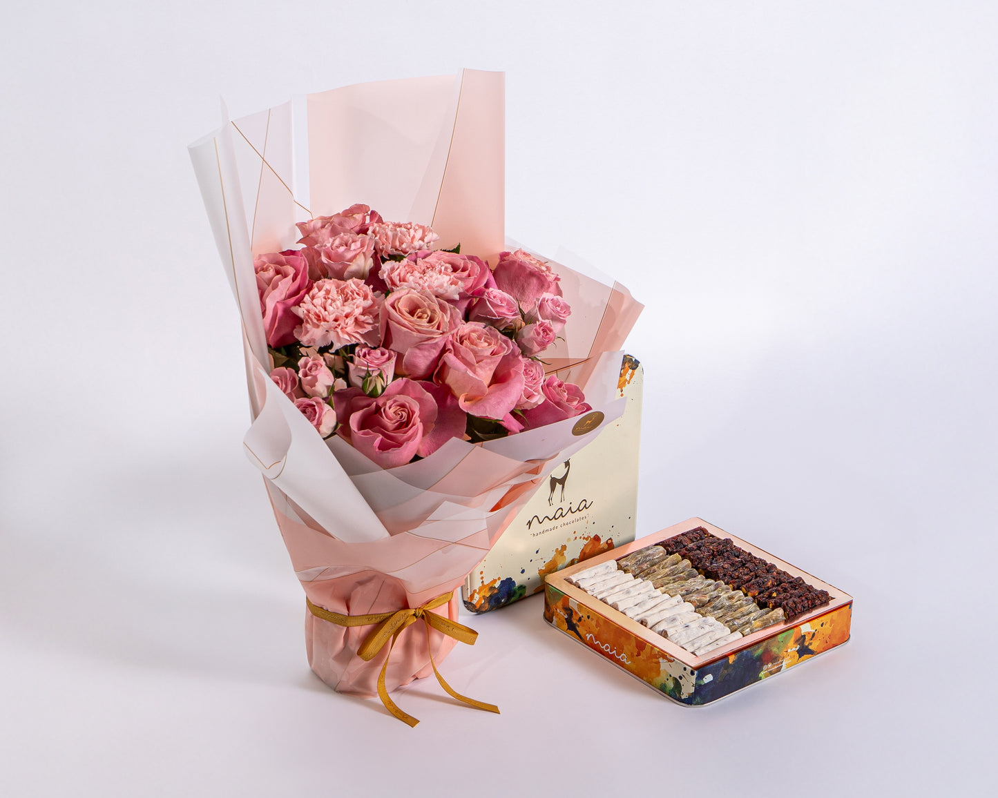 Elegant 12 Roses Gift Set